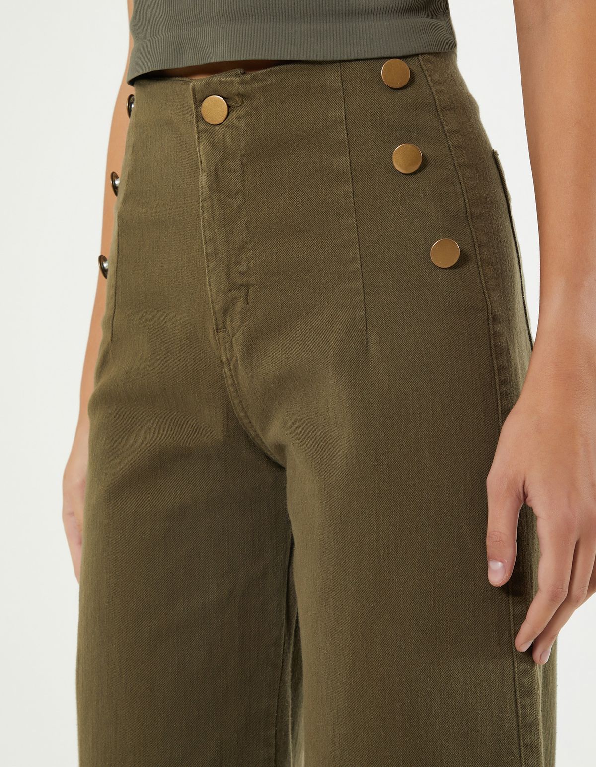 Calça Pantacourt Sarja Botões - Verde Oliva
